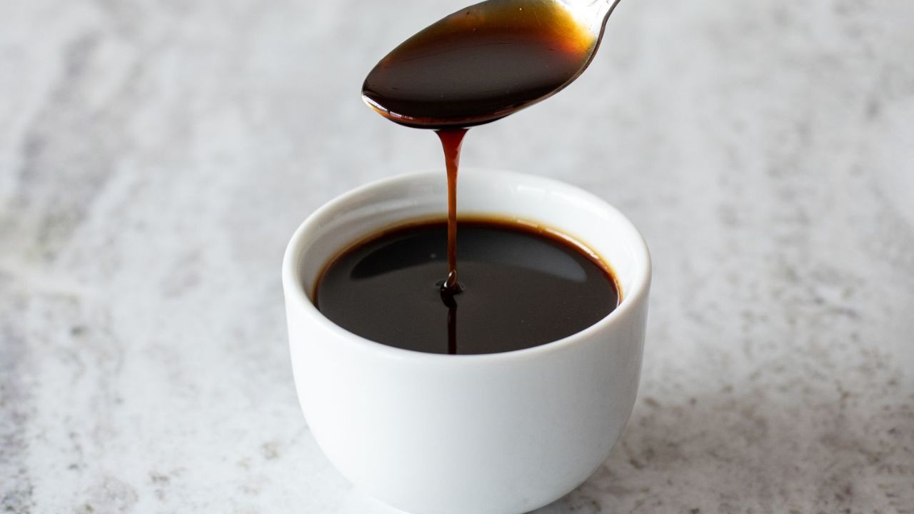 The 7 Best Substitutes for Molasses for Holiday Baking